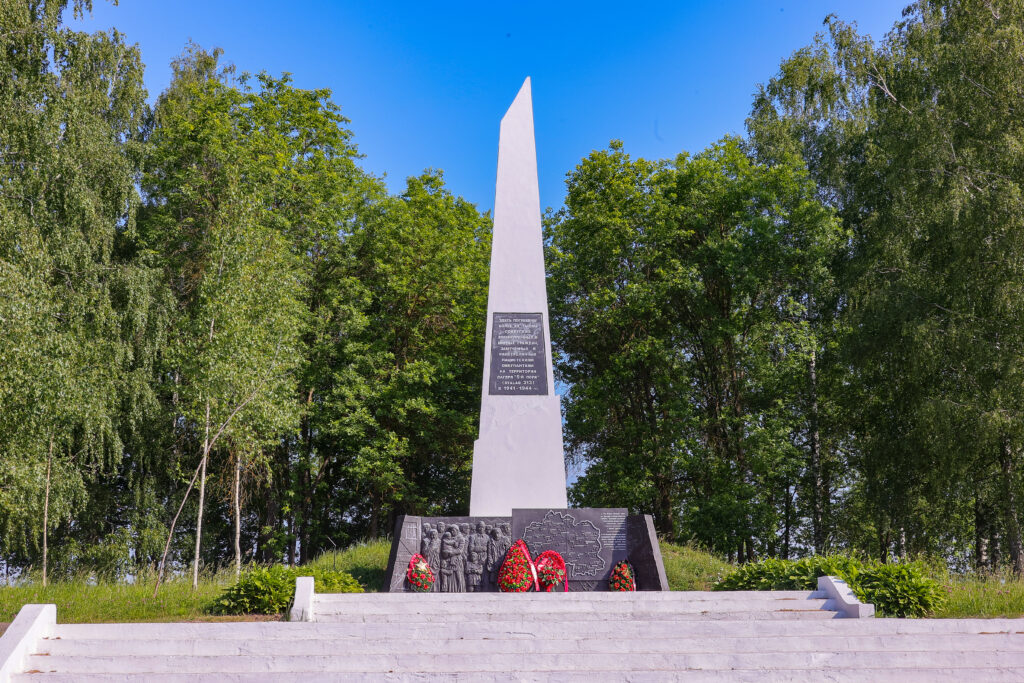 Обелиск на месте концлагеря «5-Й ПОЛК»